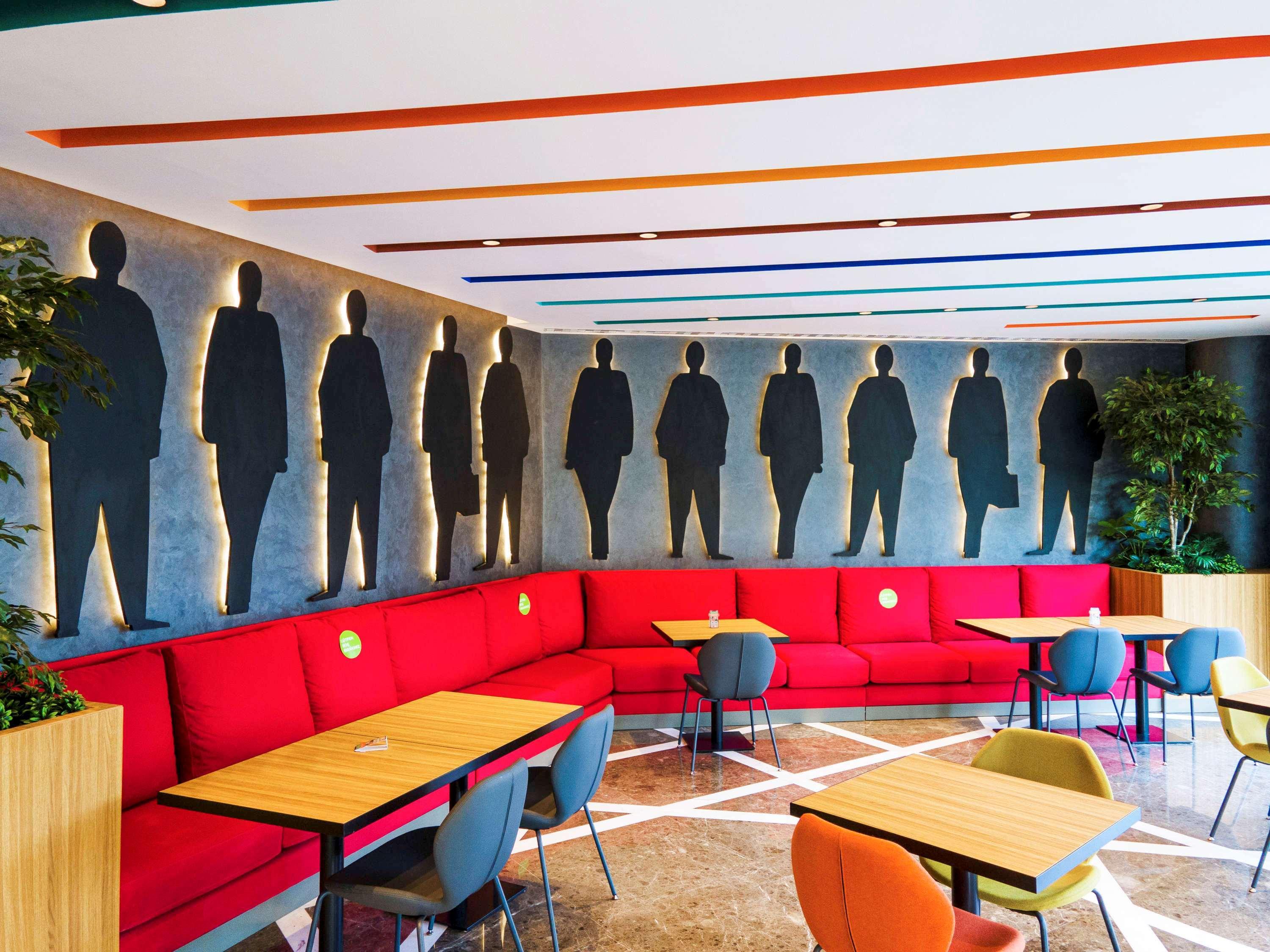 Ibis Styles Istanbul Merter Exterior foto The interior of the restaurant