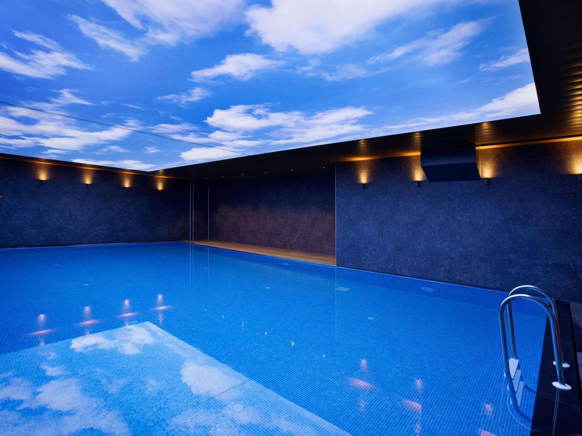 Ibis Styles Istanbul Merter Exterior foto The swimming pool at the hotel