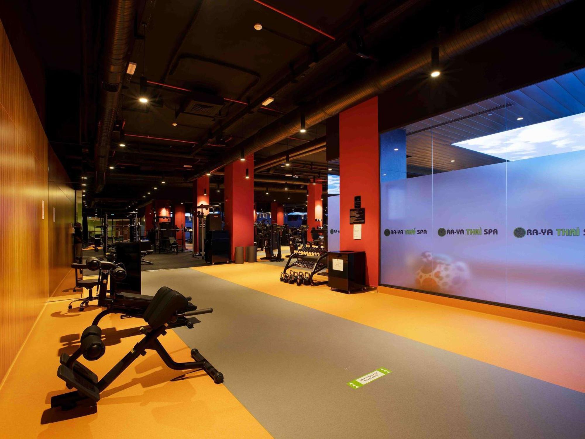 Ibis Styles Istanbul Merter Exterior foto The gym at the hotel
